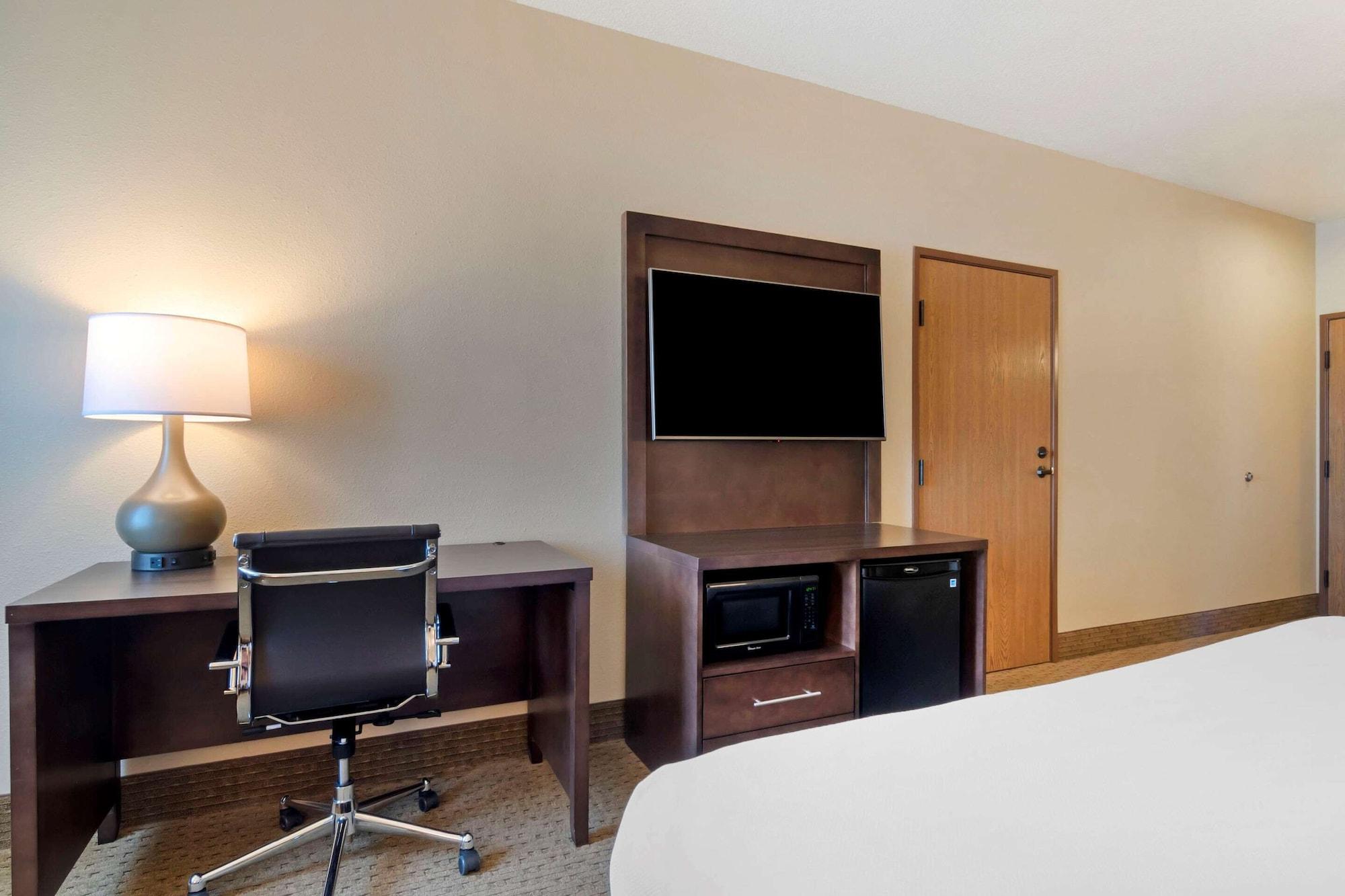 Comfort Inn & Suites Macon Exterior photo