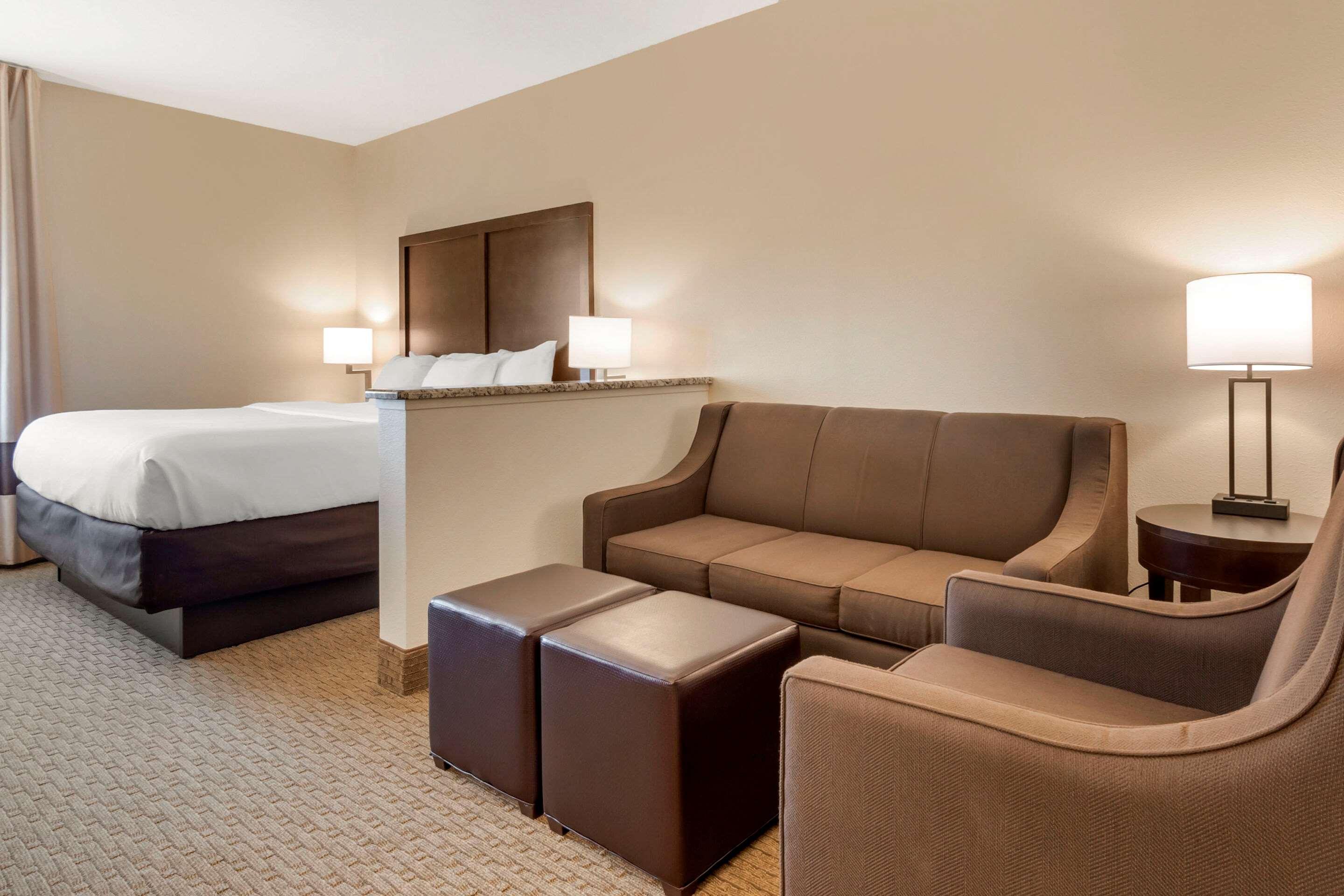 Comfort Inn & Suites Macon Exterior photo